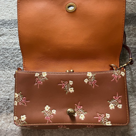 Coach sling crossbody bag - Picture 4 of 8